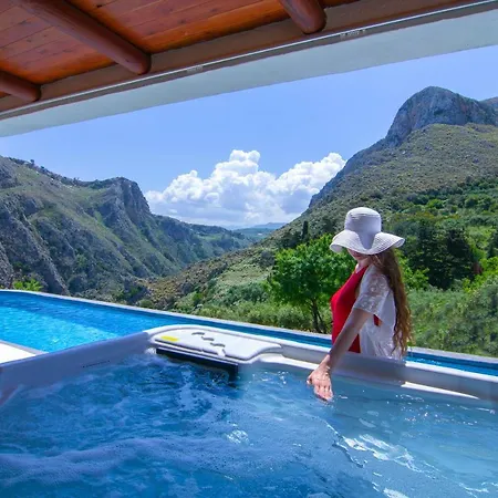 Villa Heated Private Ozone Salt Pool, Jacuzzi, Cinema Inside & Outside, Ping Pong, Billiard, Ps5, Playground, Giant Chess, Giant Monopoly, Table Football, 3x Surround Sound - Rokka Luxe