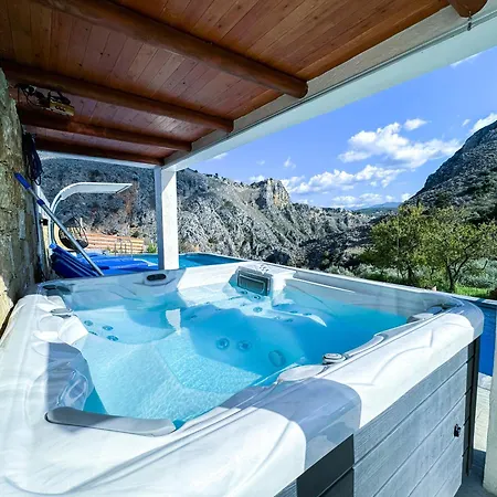 Villa Heated Private Ozone Salt Pool, Jacuzzi, Cinema Inside & Outside, Ping Pong, Billiard, Ps5, Playground, Giant Chess, Giant Monopoly, Table Football, 3x Surround Sound - Rokka Luxe