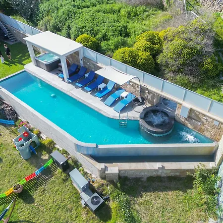 Heated Private Ozone Salt Pool, Jacuzzi, Cinema Inside & Outside, Ping Pong, Billiard, Ps5, Playground, Giant Chess, Giant Monopoly, Table Football, 3x Surround Sound - Rokka Luxe *