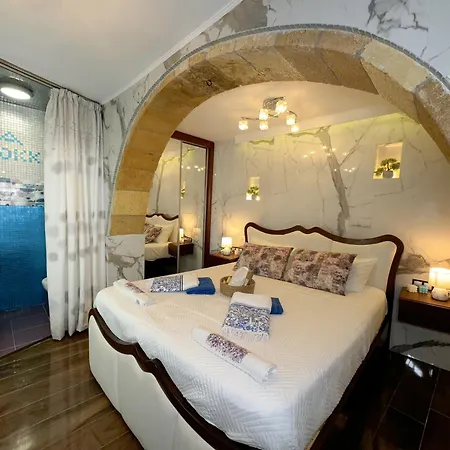 Heated Private Ozone Salt Pool, Jacuzzi, Cinema Inside & Outside, Ping Pong, Billiard, Ps5, Playground, Giant Chess, Giant Monopoly, Table Football, 3x Surround Sound - Rokka Luxe Villa *