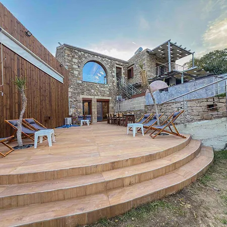 Heated Private Ozone Salt Pool, Jacuzzi, Cinema Inside & Outside, Ping Pong, Billiard, Ps5, Playground, Giant Chess, Giant Monopoly, Table Football, 3x Surround Sound - Rokka Luxe Villa Kíszamosz