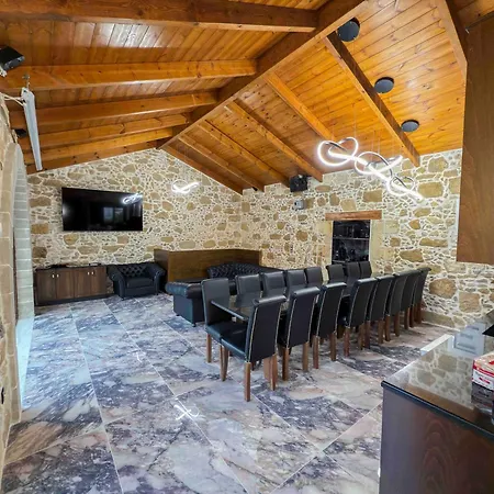 Villa Heated Private Ozone Salt Pool, Jacuzzi, Cinema Inside & Outside, Ping Pong, Billiard, Ps5, Playground, Giant Chess, Giant Monopoly, Table Football, 3x Surround Sound - Rokka Luxe