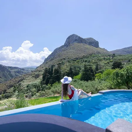 Heated Private Ozone Salt Pool, Jacuzzi, Cinema Inside & Outside, Ping Pong, Billiard, Ps5, Playground, Giant Chess, Giant Monopoly, Table Football, 3x Surround Sound - Rokka Luxe