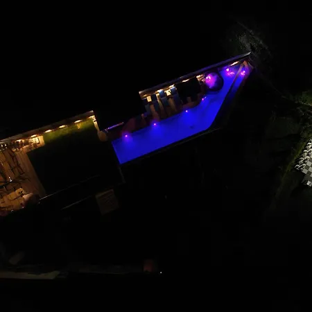 Heated Private Ozone Salt Pool, Jacuzzi, Cinema Inside & Outside, Ping Pong, Billiard, Ps5, Playground, Giant Chess, Giant Monopoly, Table Football, 3x Surround Sound - Rokka Luxe Kíszamosz