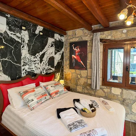Heated Private Ozone Salt Pool, Jacuzzi, Cinema Inside & Outside, Ping Pong, Billiard, Ps5, Playground, Giant Chess, Giant Monopoly, Table Football, 3x Surround Sound - Rokka Luxe *