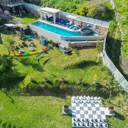 Heated Private Ozone Salt Pool, Jacuzzi, Cinema Inside & Outside, Ping Pong, Billiard, Ps5, Playground, Giant Chess, Giant Monopoly, Table Football, 3x Surround Sound - Rokka Luxe Villa